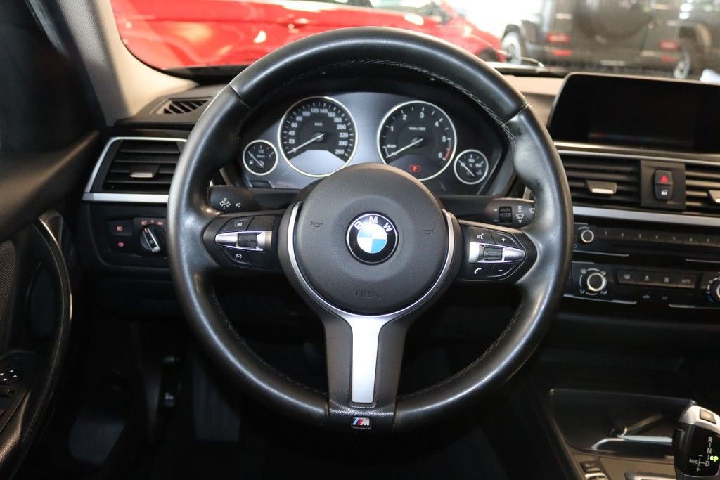 Fahrzeugabbildung BMW 330d xDrive Advantage- M Lenkrad-Navi-HUD-LED-
