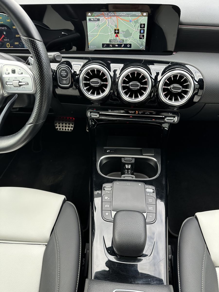 Fahrzeugabbildung Mercedes-Benz A 200 AMG Line NAV+LED+KAMERA+PANORAMA+WIDESCREE