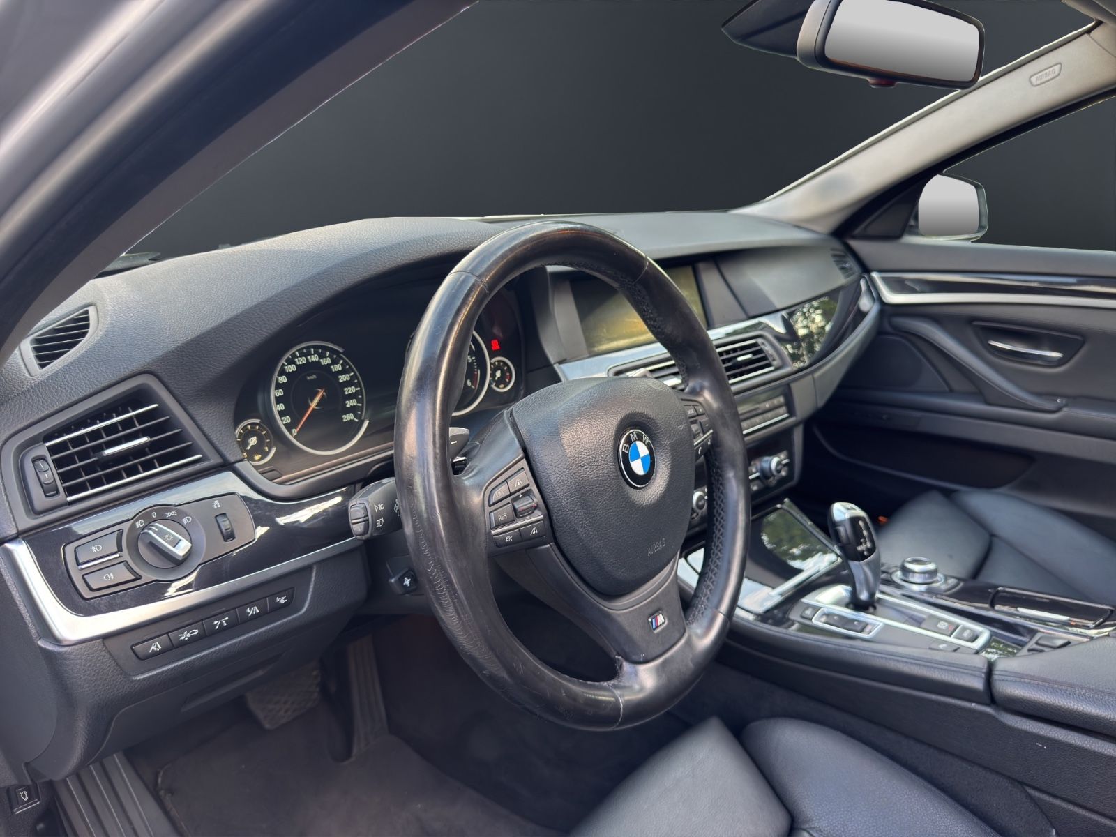 Fahrzeugabbildung BMW 530d Touring*Pano*hinterachslenk*Vollausstattung