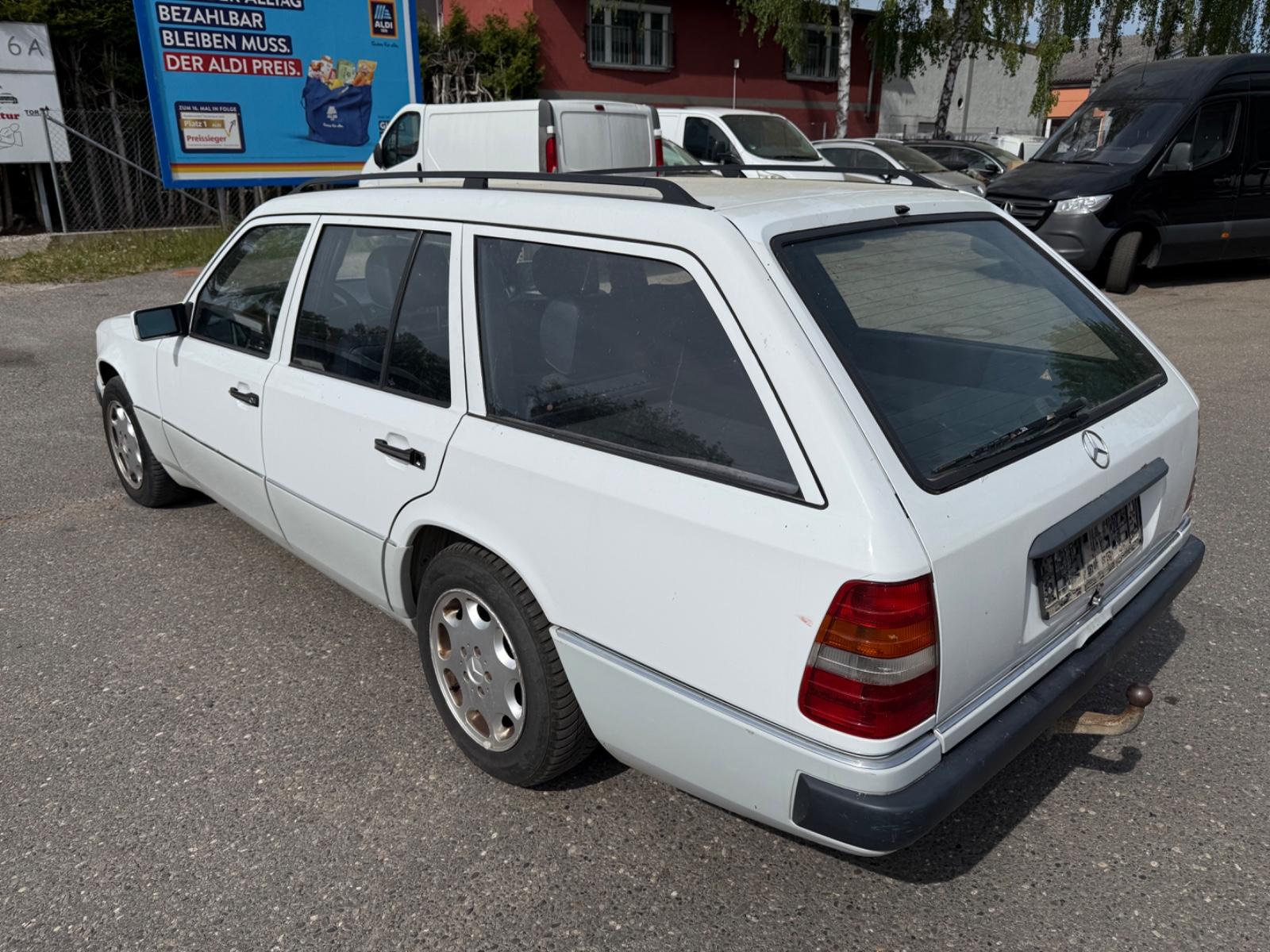 Mercedes-Benz W124 300 TD Kombi Oldtimer*Leder*6 Zylinder*