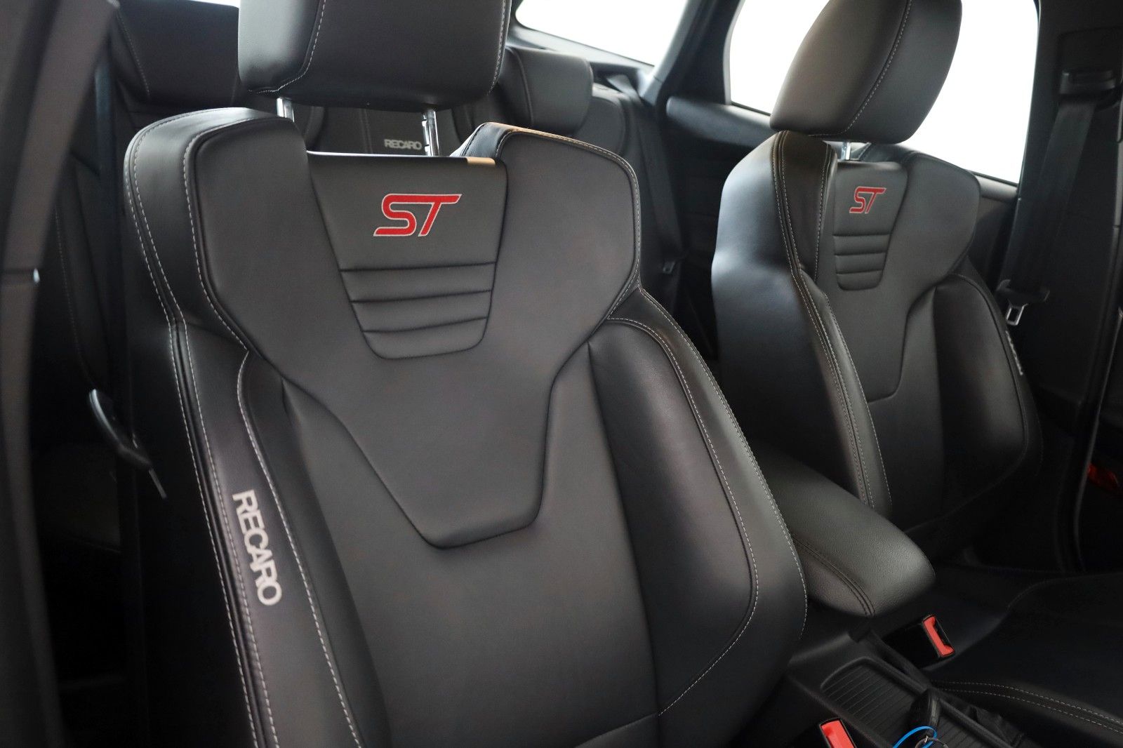Fahrzeugabbildung Ford Focus Turnier ST Recaro,Leder,Navi,Xenon,Sony,SH