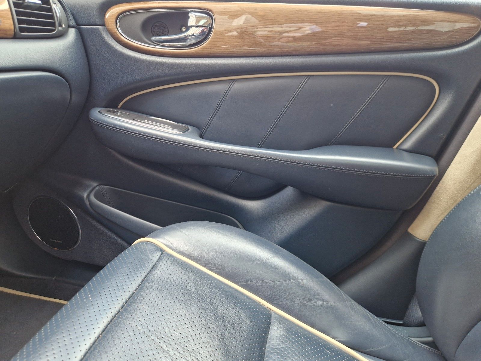 Fahrzeugabbildung Jaguar XJ 2.7 D Portfolio *1/400*dt. Auto*TOP*