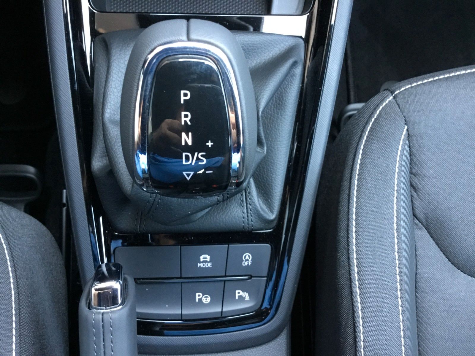 Fahrzeugabbildung SKODA Kamiq 1.5 TSI DSG Monte Carlo+AHK+Navi+Kamera
