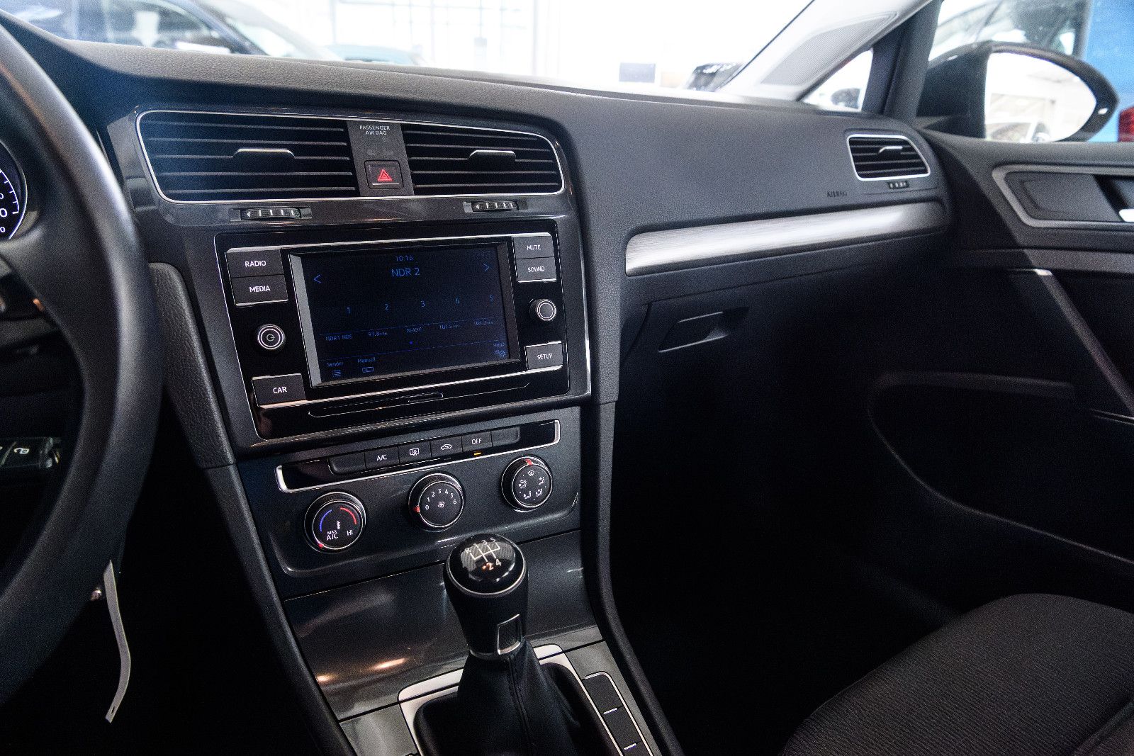 Fahrzeugabbildung Volkswagen Golf VII1.0l TSI Comfortline + GJR + Klima