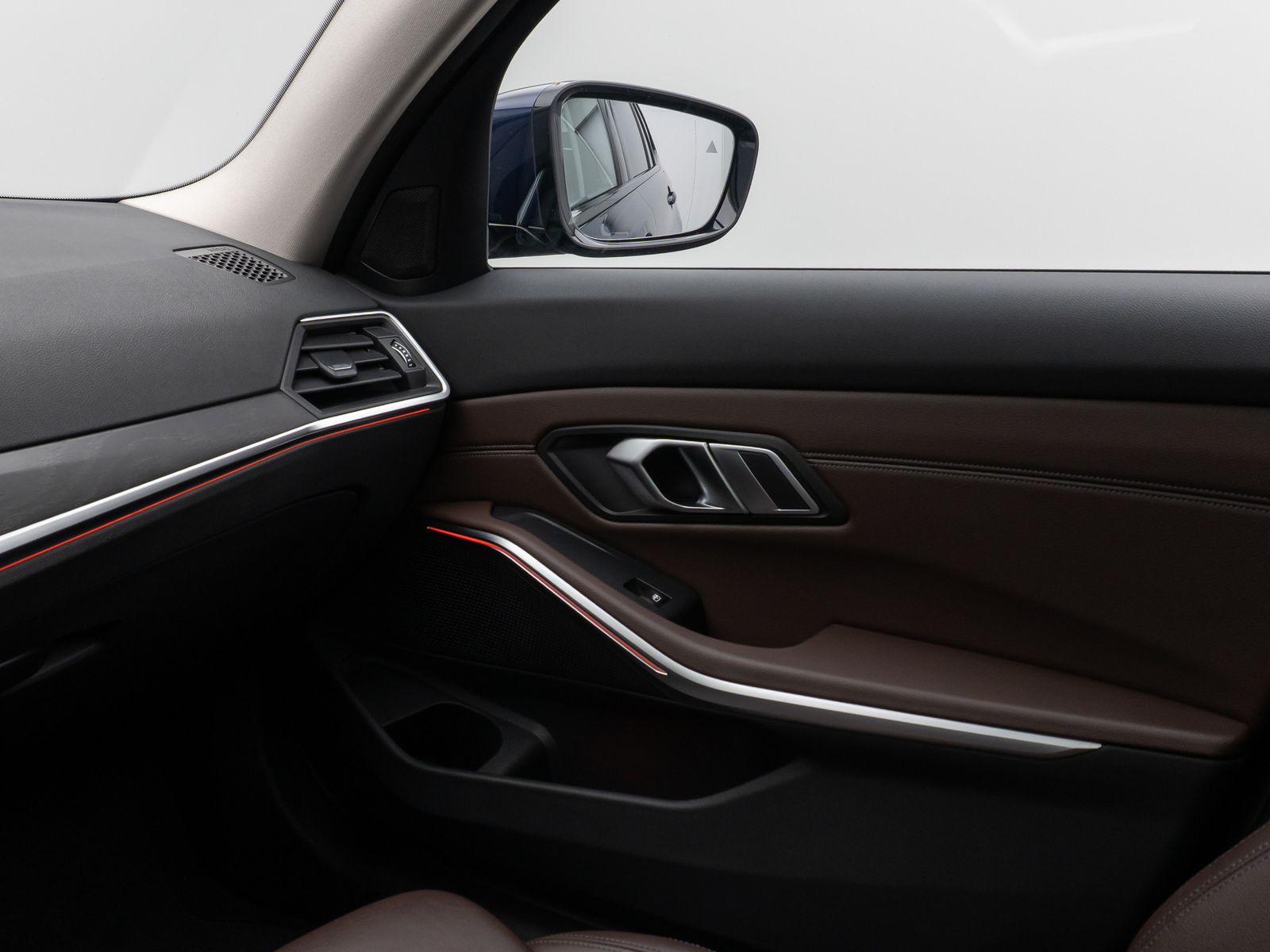 Fahrzeugabbildung BMW 330e Sport Line Panorama HUD DAB HiFi PDC Alarm