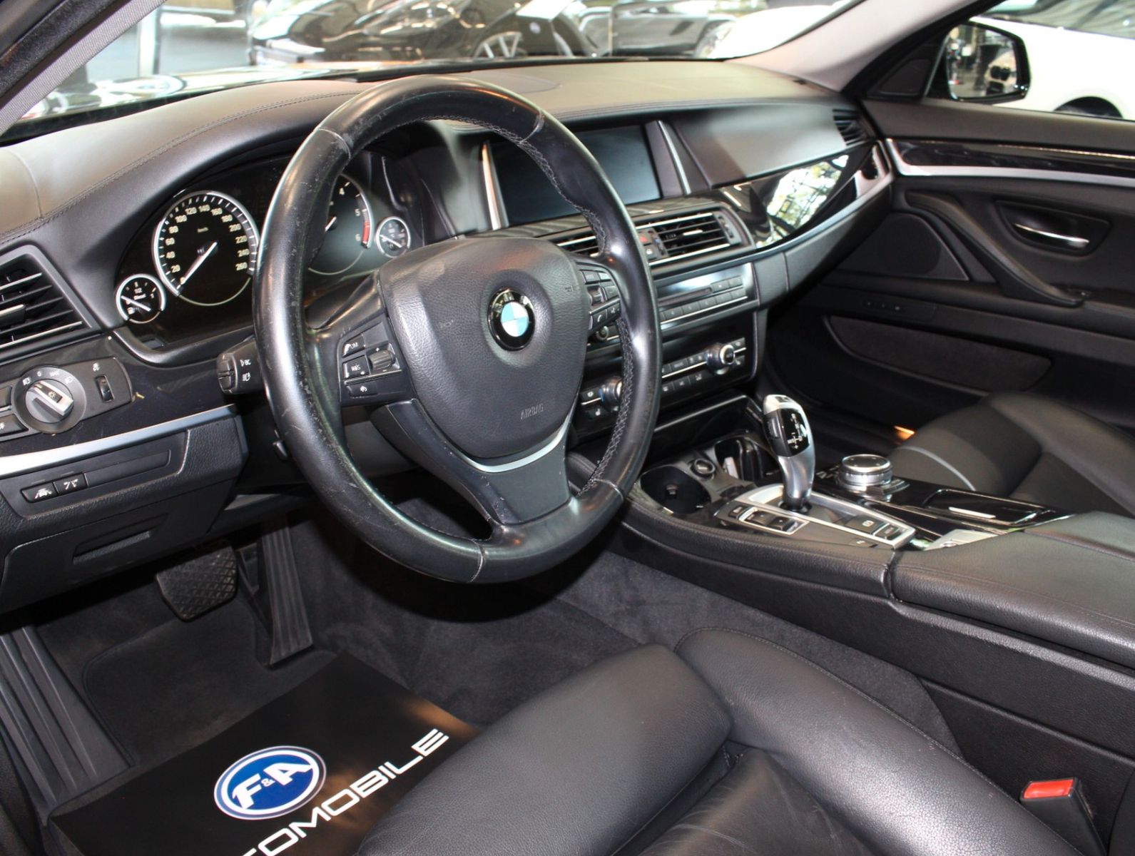 Fahrzeugabbildung BMW 530d Pano+Standhzg.+SoftClose+R.Kamera+NaviProf.