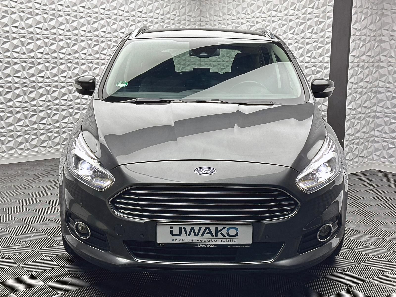 Fahrzeugabbildung Ford S-MAX 1.5 TITANIUM/7-SITZE/KEYLES/RCAM/NAV/PDC