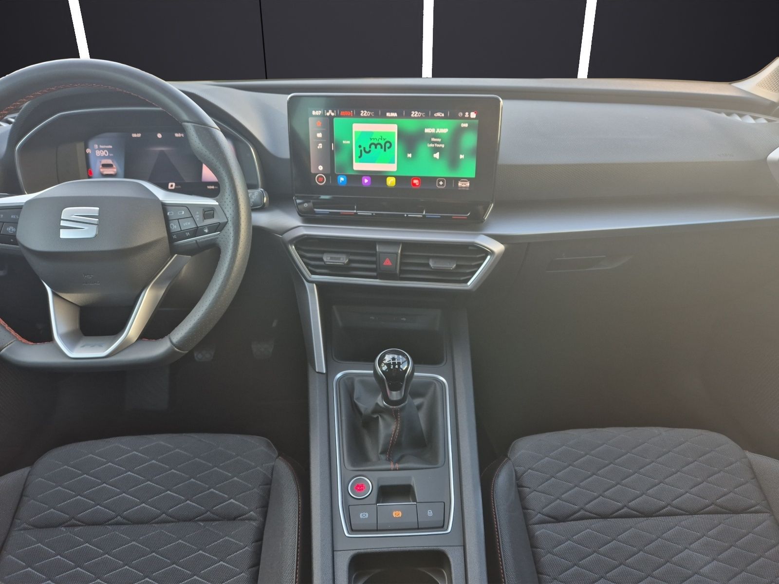 Fahrzeugabbildung SEAT Leon TSI FR-Line LED Navi ACC Park-Assist SH LM