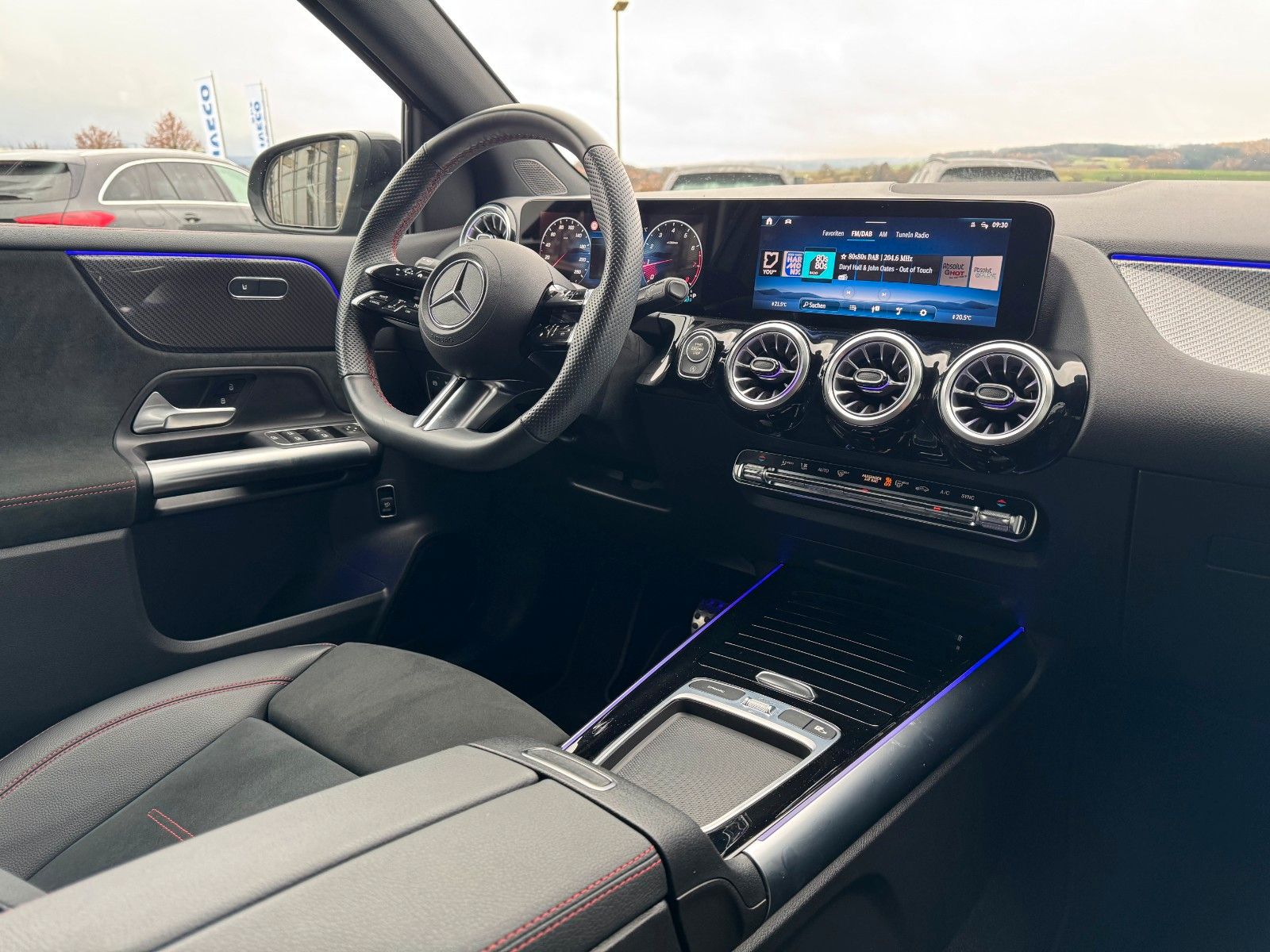 Fahrzeugabbildung Mercedes-Benz B 200 AMG+AHK+Ambiente+RFK+MBUX+Night