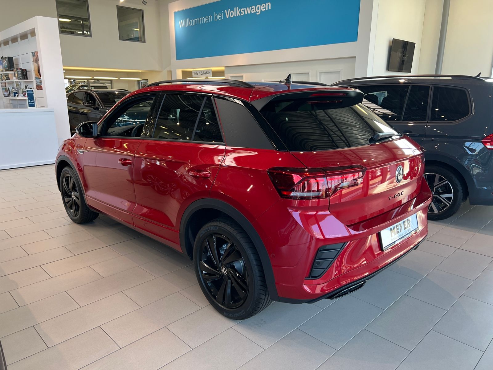 Fahrzeugabbildung Volkswagen T-Roc R-Line 1.5 TSI DSG *AHK, Navi, Black Style
