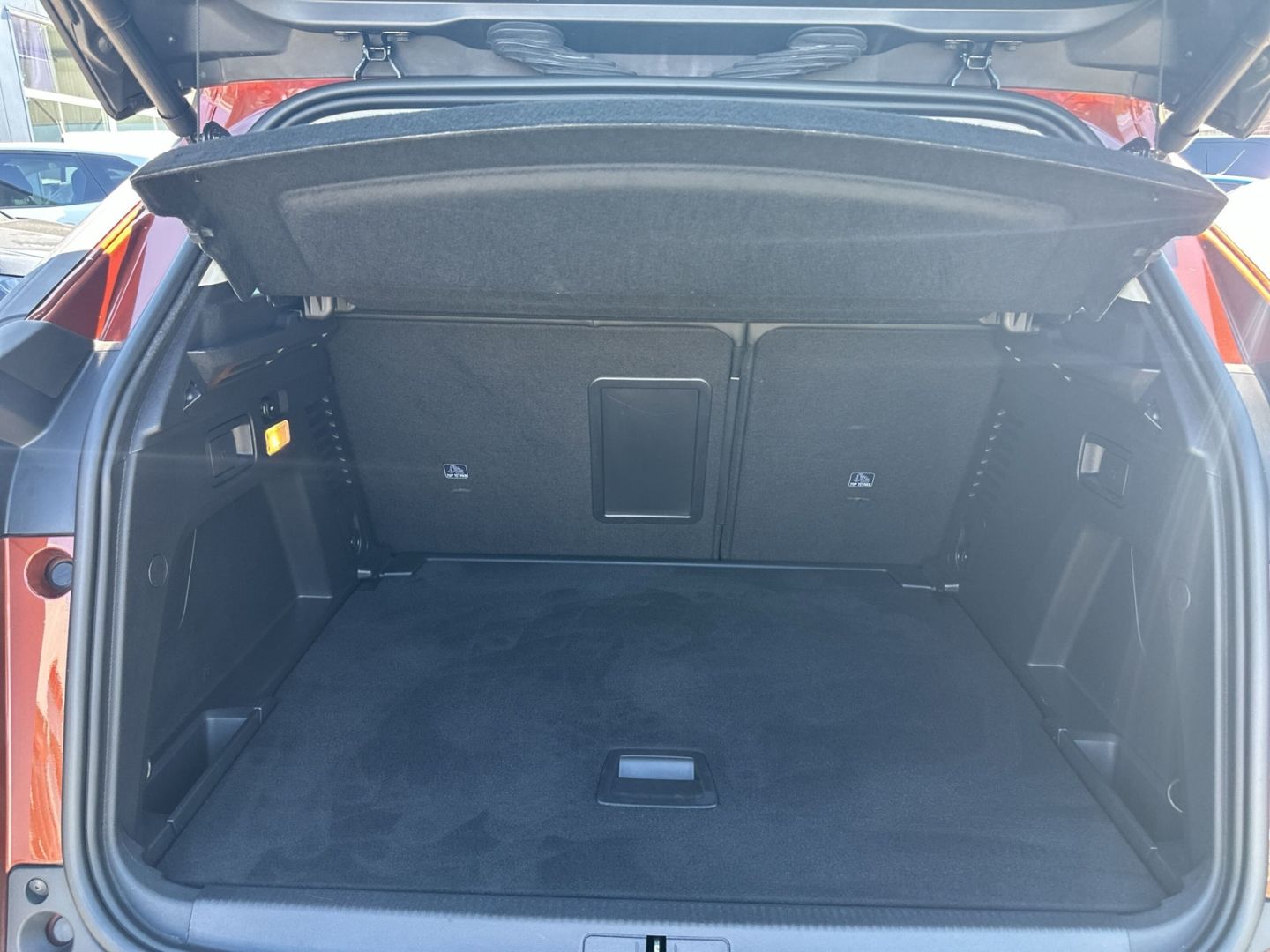 Fahrzeugabbildung Peugeot 3008 1.5 Allure BlueHDi 130 EAT8 StandHZG AHK
