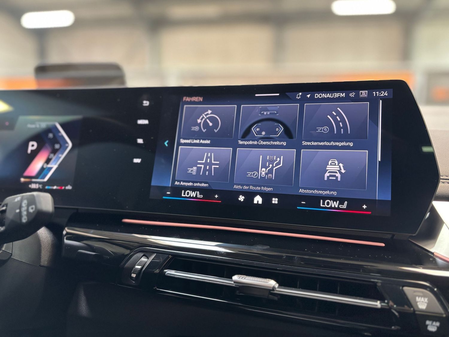 Fahrzeugabbildung BMW 218 Active Tourer Luxury Line Pano#HeadUp#H&K#Ka