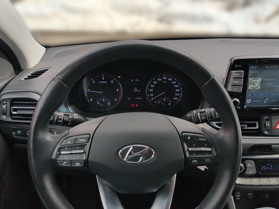 Fahrzeugabbildung Hyundai i30 KOMBI 1.6 CRDi EDITION 30 GARANTIE-02/29 SHZ