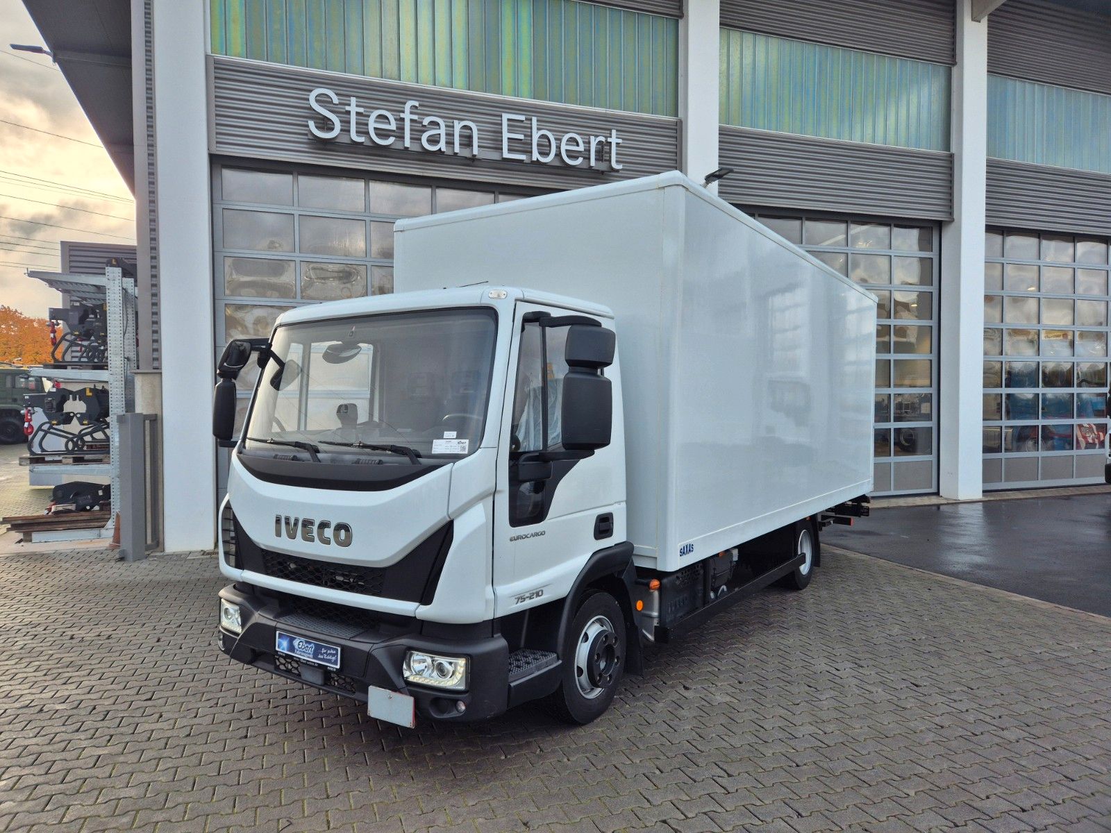 Fahrzeugabbildung Iveco Eurocargo 75-210 Koffer LBW