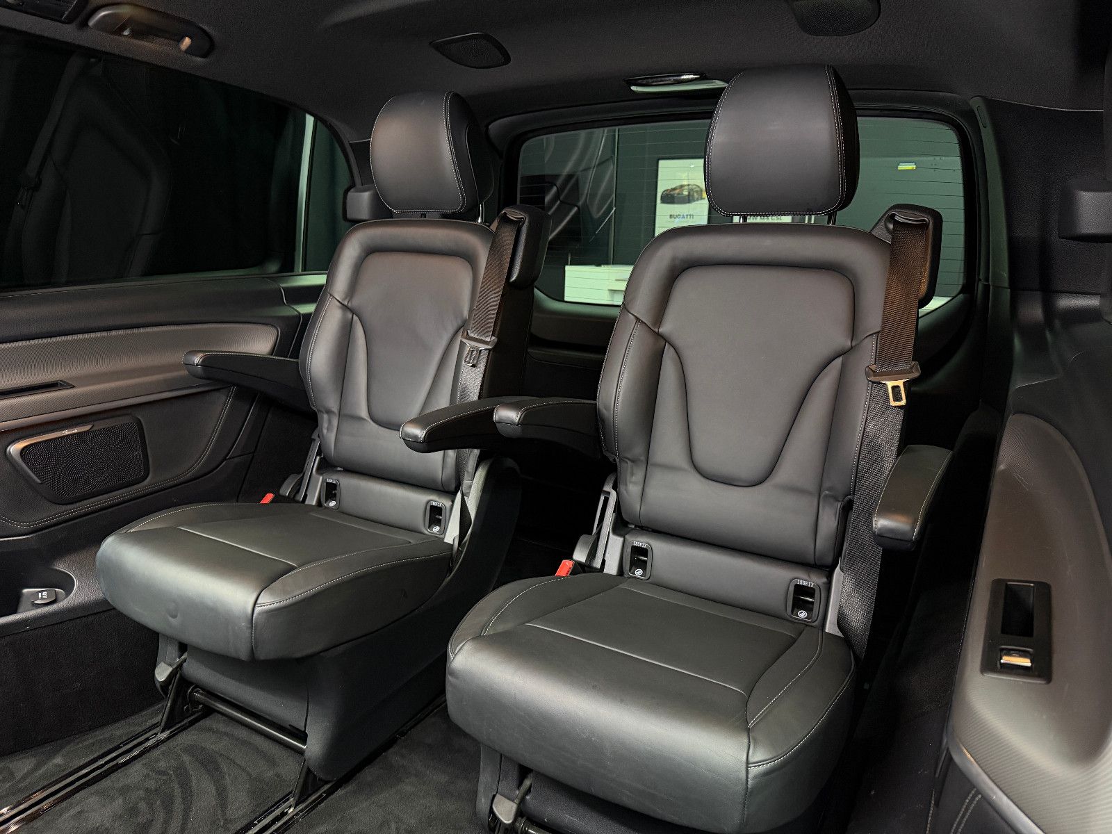 Fahrzeugabbildung Mercedes-Benz V250d NIGHT EDITION 4MATIC lang AMG-LINE|360°|