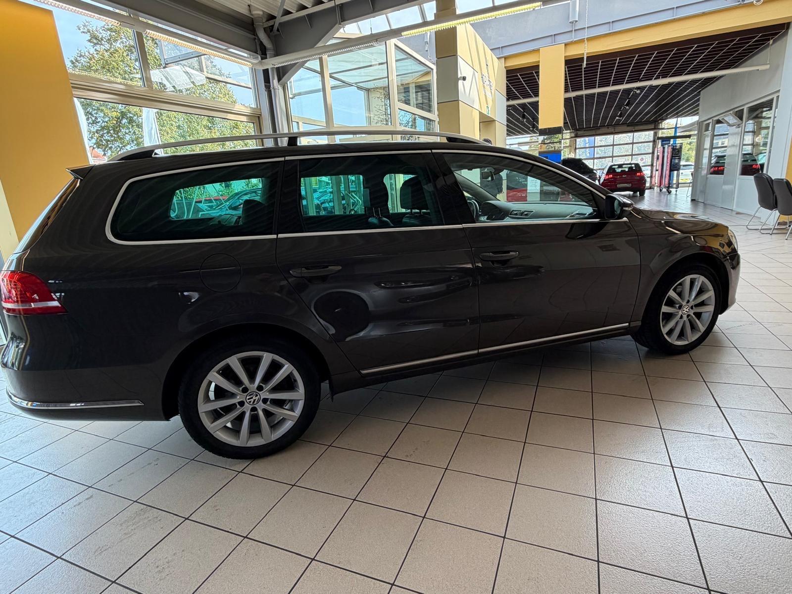 Volkswagen Passat 2011 — photo 7