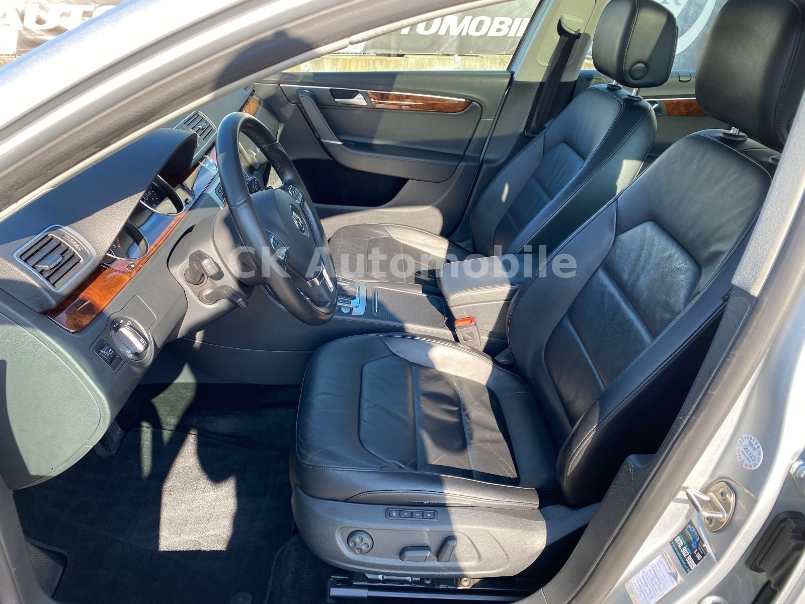 Fahrzeugabbildung Volkswagen Passat Variant Comfortline BM/DSG/Navi/Bi-Xenon