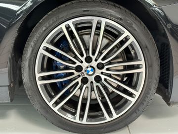 Fahrzeugabbildung BMW 530i M Sport Kamera DAB Alarm HiFi Navi 19"