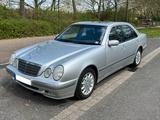 Mercedes-Benz E 220 CDI ELEGANCE Elegance - Mercedes-Benz E 220 aus 2000: Cdi