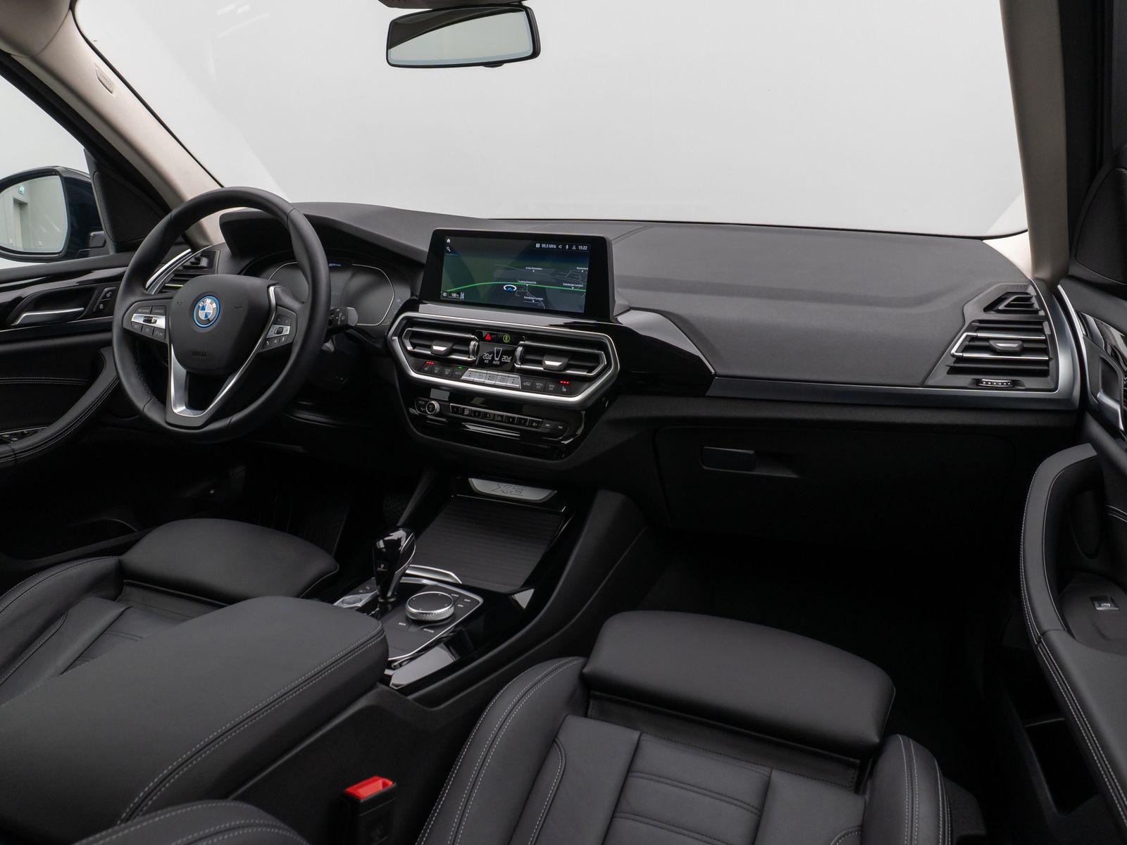 Fahrzeugabbildung BMW X3 xD30e Kamera HUD DAB HiFi AHK Sport 19Zoll