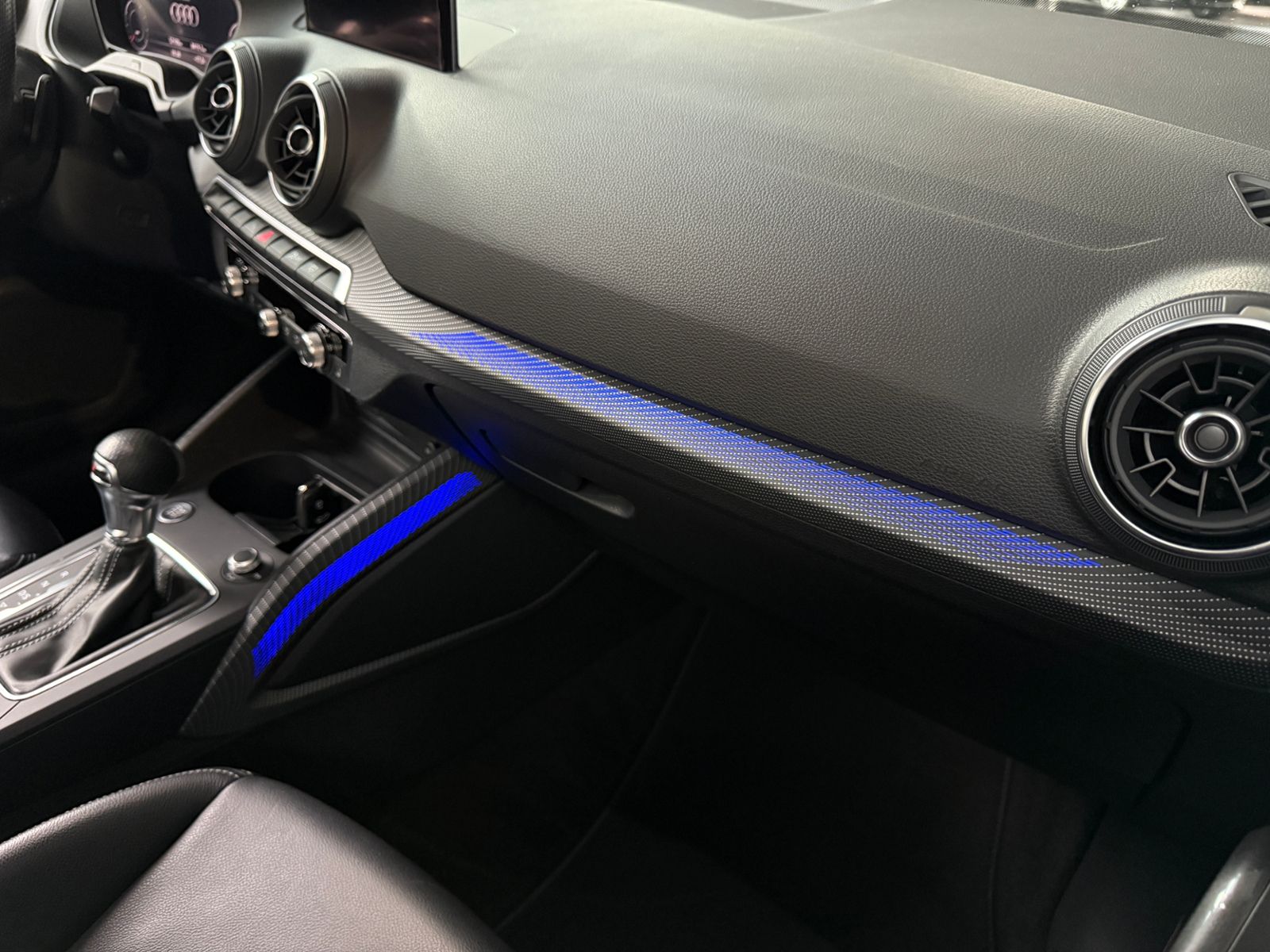Fahrzeugabbildung Audi Q2 sport S line 35 TFSI KAM LED 19" Virtual