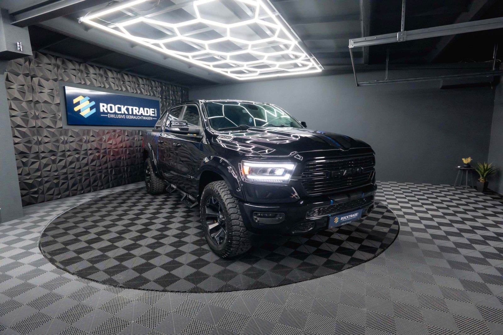 Fahrzeugabbildung Dodge RAM 5.7 V8 HEMI 4x4 OFFROAD Night Unfallfrei LED