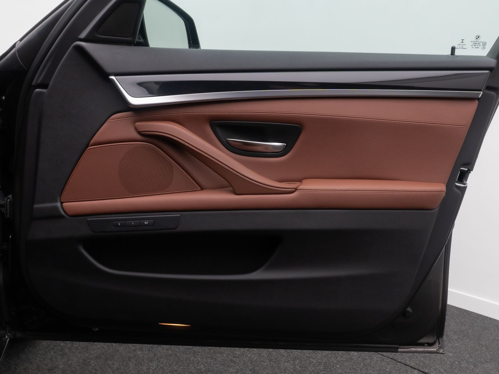 Fahrzeugabbildung BMW 520d HUD Alarm Komfortsitze SoftClose AHK Sport