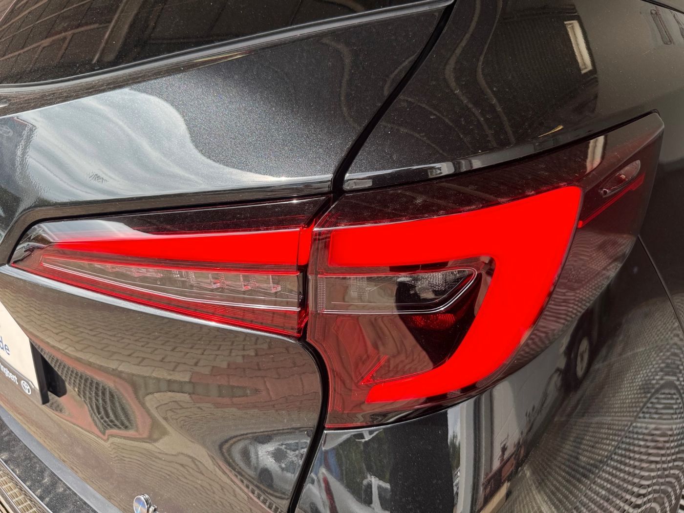Fahrzeugabbildung Toyota Corolla Touring Sports 2.0 Lounge PanoramaSD JBL
