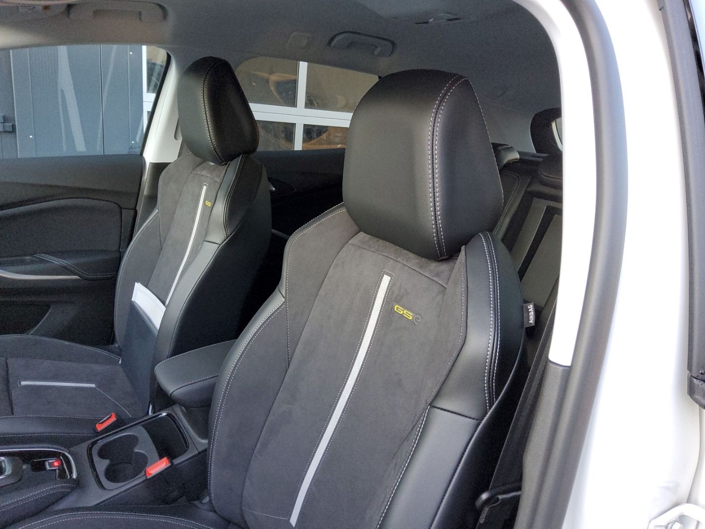 Fahrzeugabbildung Opel Grandland GSe Plug-in Hybrid Allrad AD Navi digi