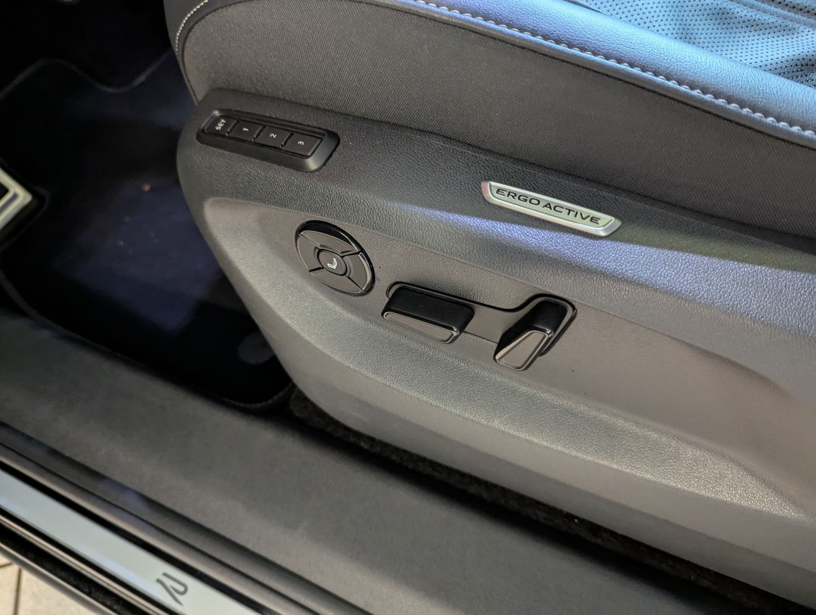 VW Tayron 2.0 R-Line Leder Launch Pano Black AHK 20 - Image 27