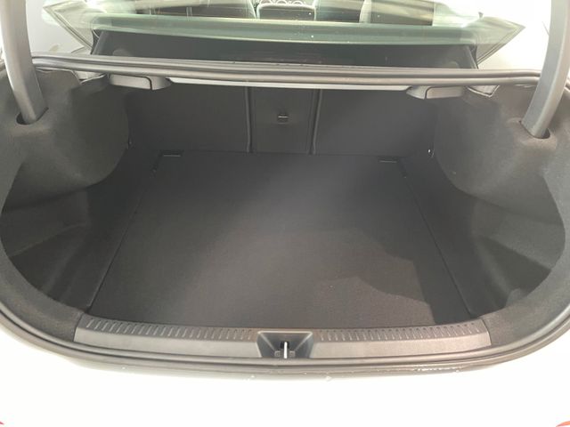 Fahrzeugabbildung Mercedes-Benz A 220 d /Progressive/Multibeam/Pano/360°