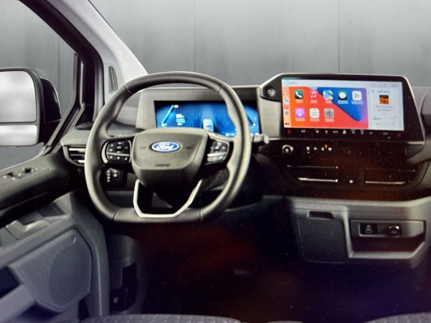 Fahrzeugabbildung Ford Tourneo Custom E-KOMBI LIMITED 8/9.Sitzer - Auto