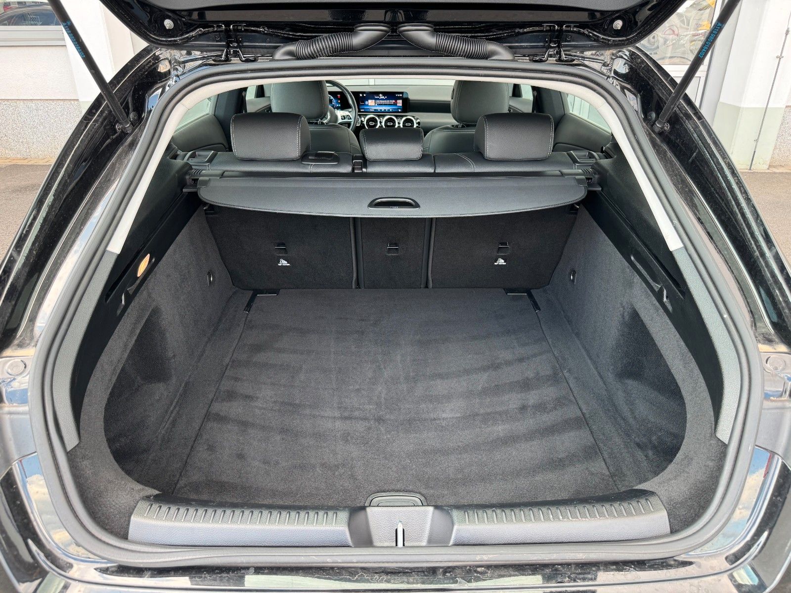 Fahrzeugabbildung Mercedes-Benz CLA 180 SB Kamera+LED+CarPlay+Spur+DAB