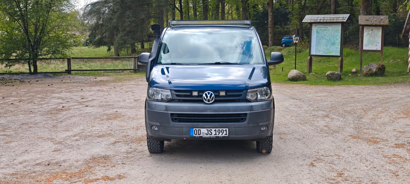 Volkswagen T5.2 mit Offroadoptik und kleinem Camperausbau