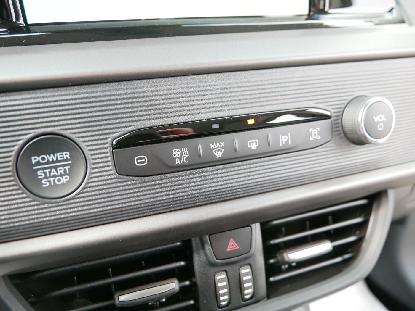 Fahrzeugabbildung Ford Tourneo Courier 1.0 Titanium Kamera ACC NAVI ALU