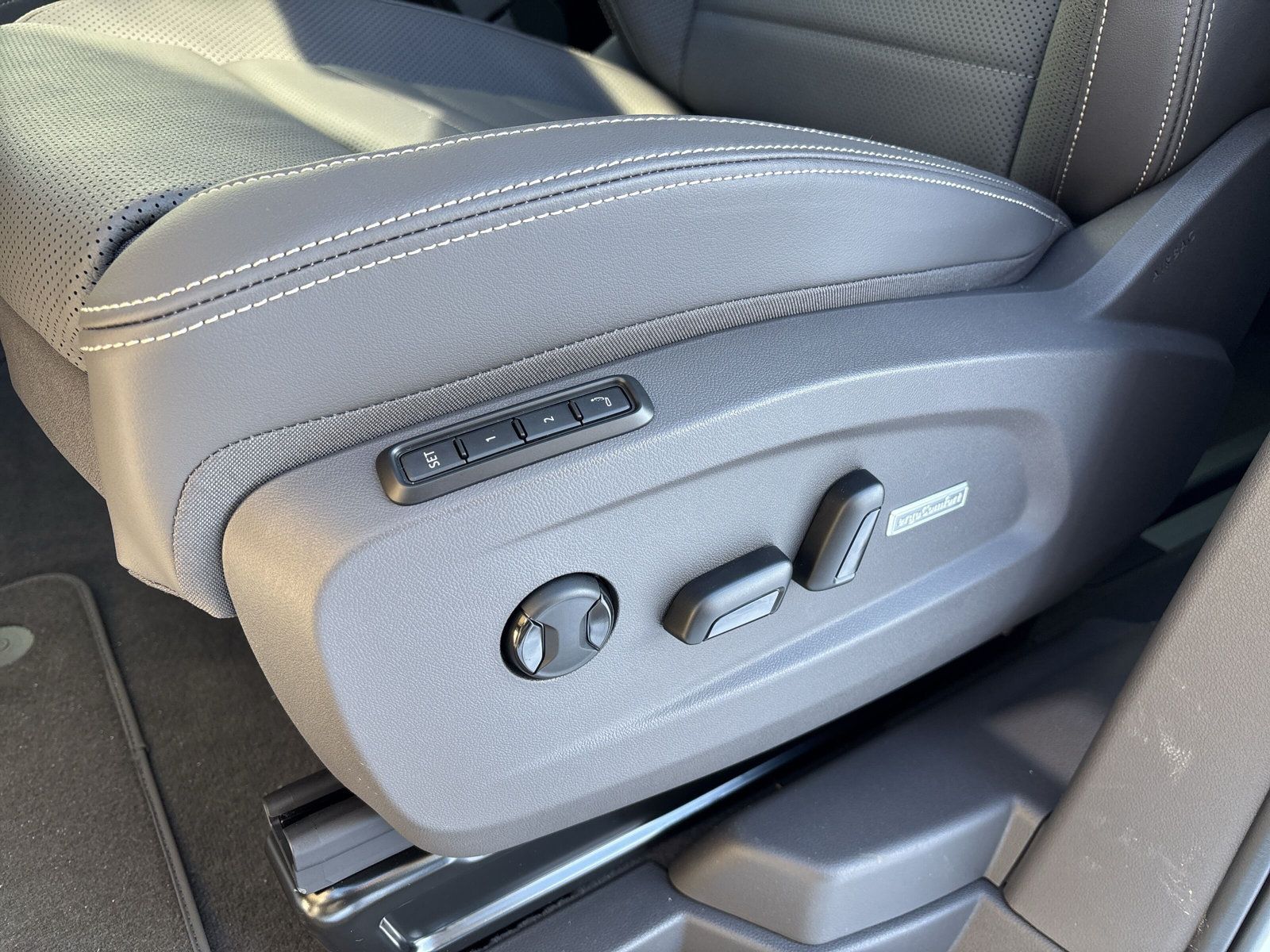 Fahrzeugabbildung Volkswagen Multivan Life Edition 110kW 7-Gang DSG Navi, AHK