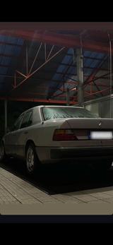 Mercedes-Benz W124 e200 Mercedes Benz - gebrauchte Mercedes-Benz E 200 aus dem Jahr 1990
