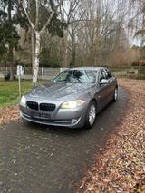 BMW 528i - - graue BMW 528