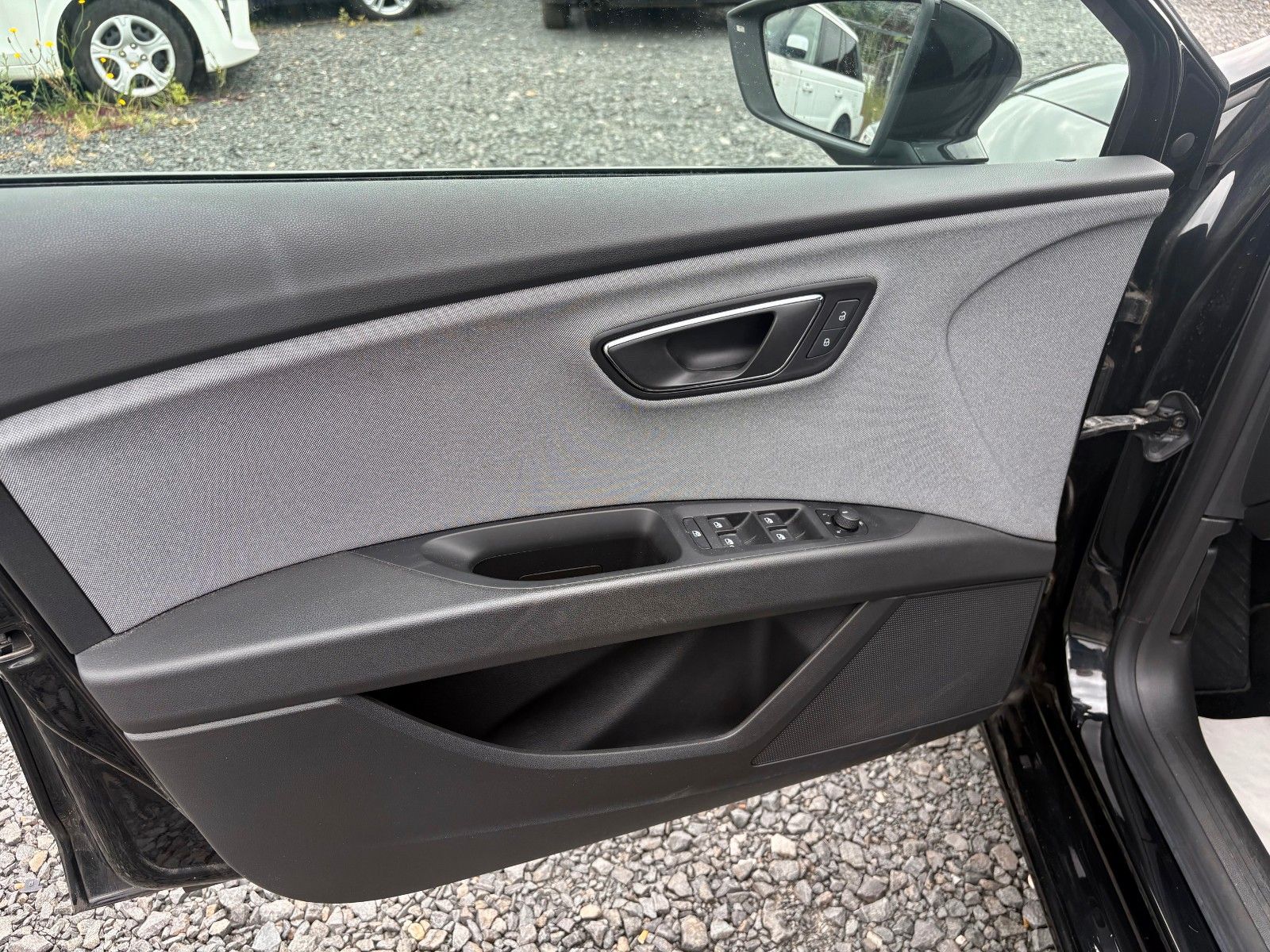 Fahrzeugabbildung SEAT Leon Style 1.4 TSI Klima SHZ Tempomat SPORTLENKR