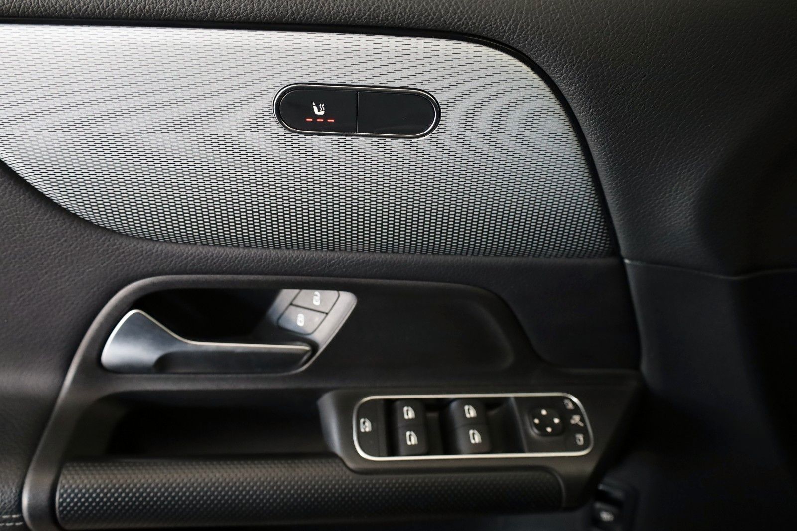 Fahrzeugabbildung Mercedes-Benz GLB 200d Style T.Leder,Navi,LED,SH,Park Paket