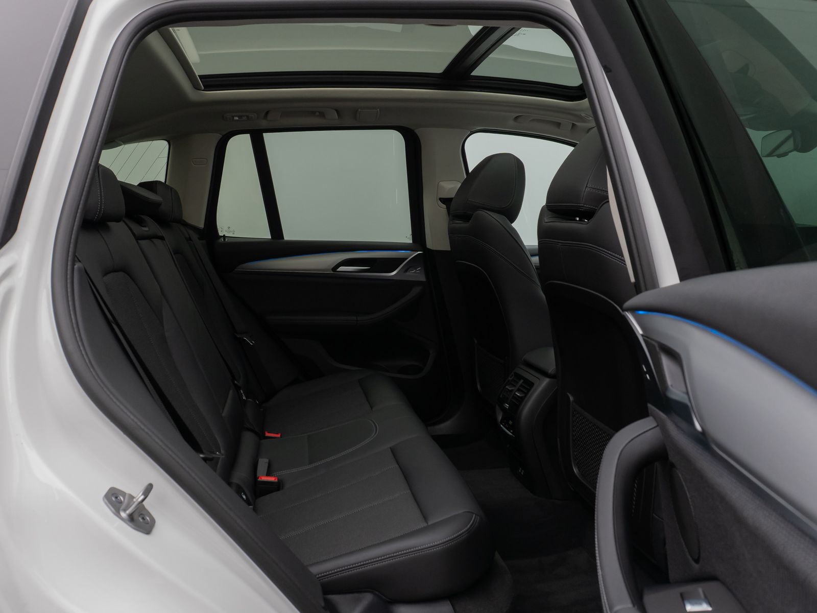 Fahrzeugabbildung BMW X3 xD30e xLine Panorama 360°HUD DAB HiFi Komfort