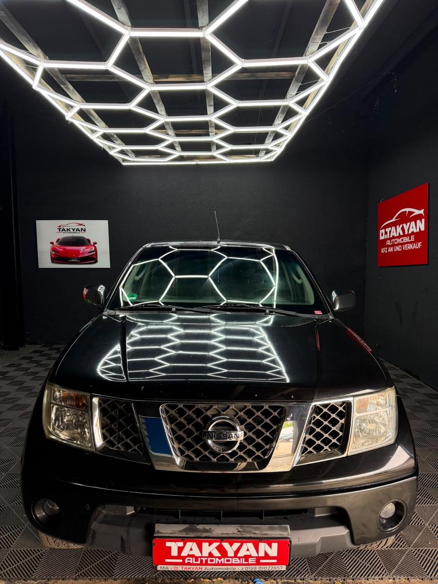 Nissan Navara Double Cabine SE 4x4 | 171 ch | BVA | Double cabine | Phares bi-xénon | Sièges chauffants | GPS | Attelage amovible