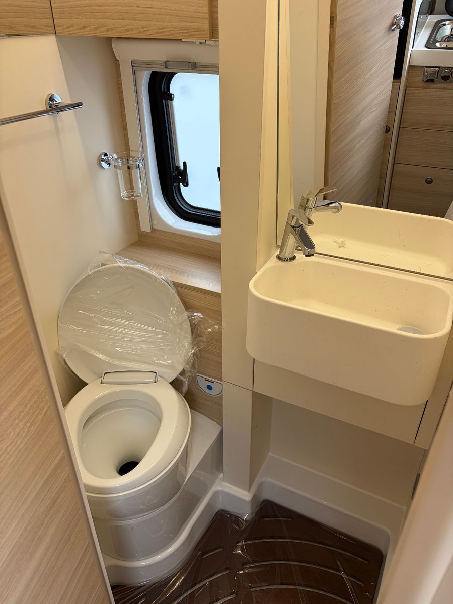 Fahrzeugabbildung Eura Mobil Van V635 HB
