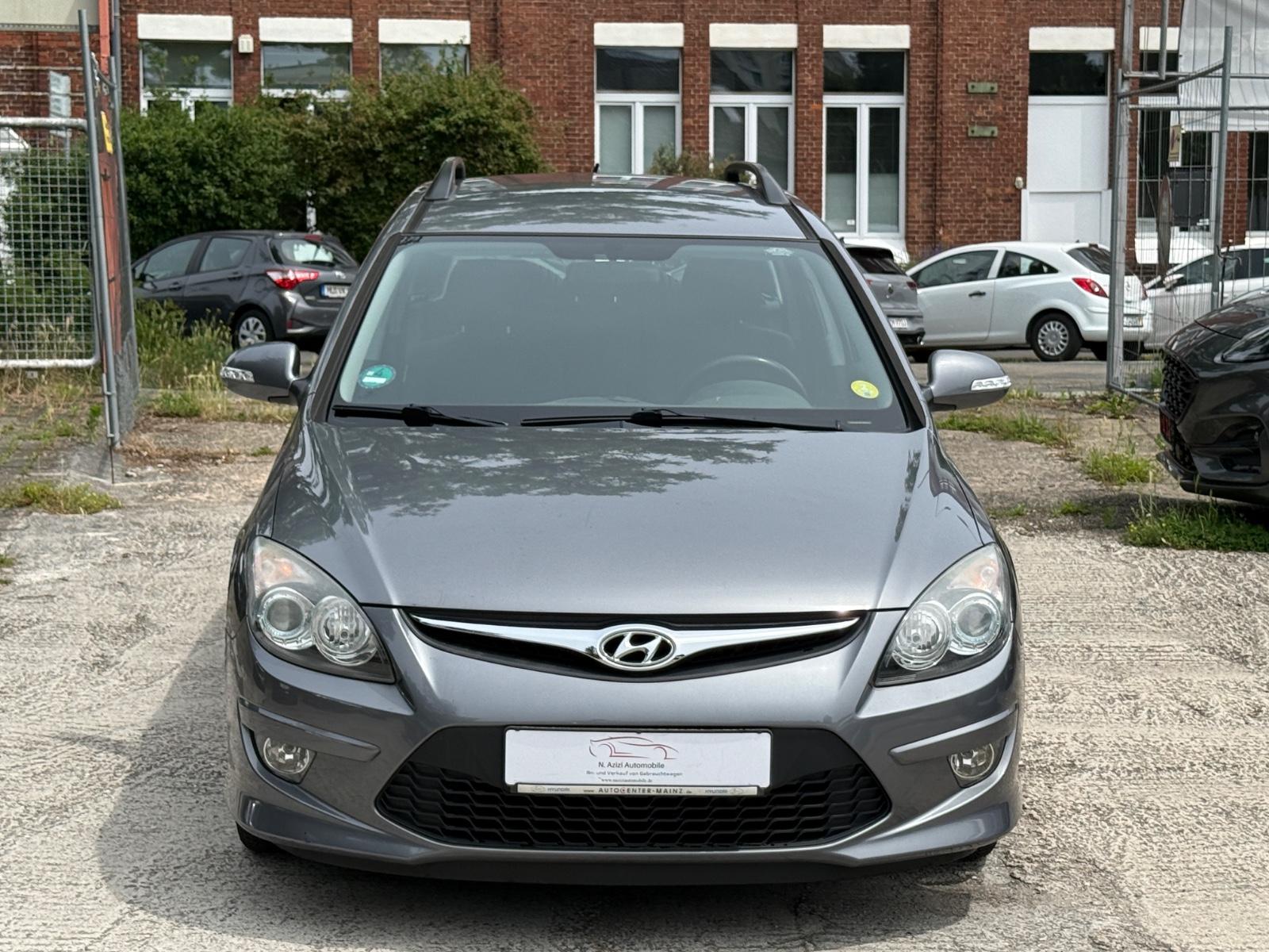 Hyundai i30 2012 — rear view