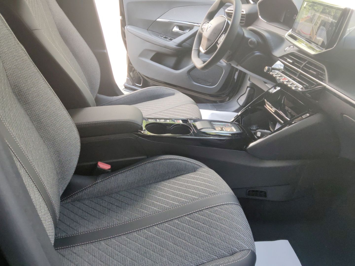 Peugeot 2008 - Bild 25