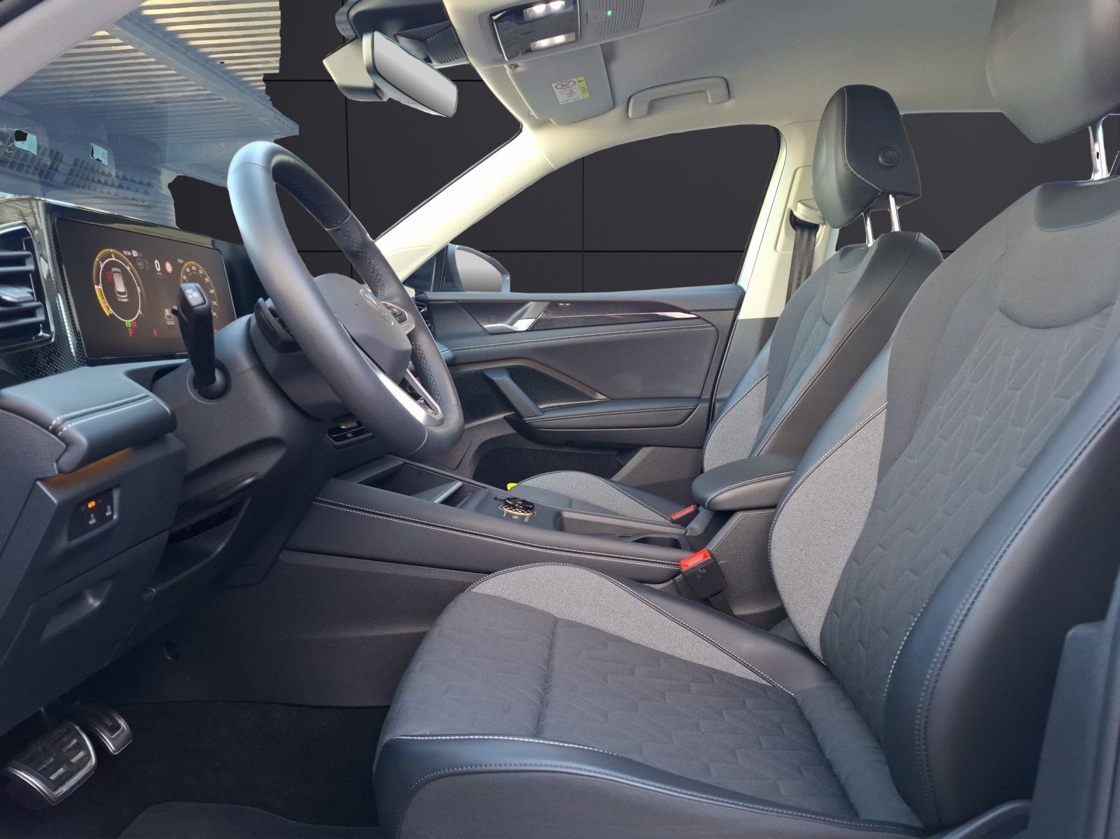 Fahrzeugabbildung Volkswagen Tiguan TDI Goal DSG 4M Standhzg LED AHK Navi AID