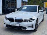 BMW 3 Limousine 320 d xDrive Sport Line/HUP/RCAM/LED - BMW 320 mit Diesel-Antrieb: Limousine