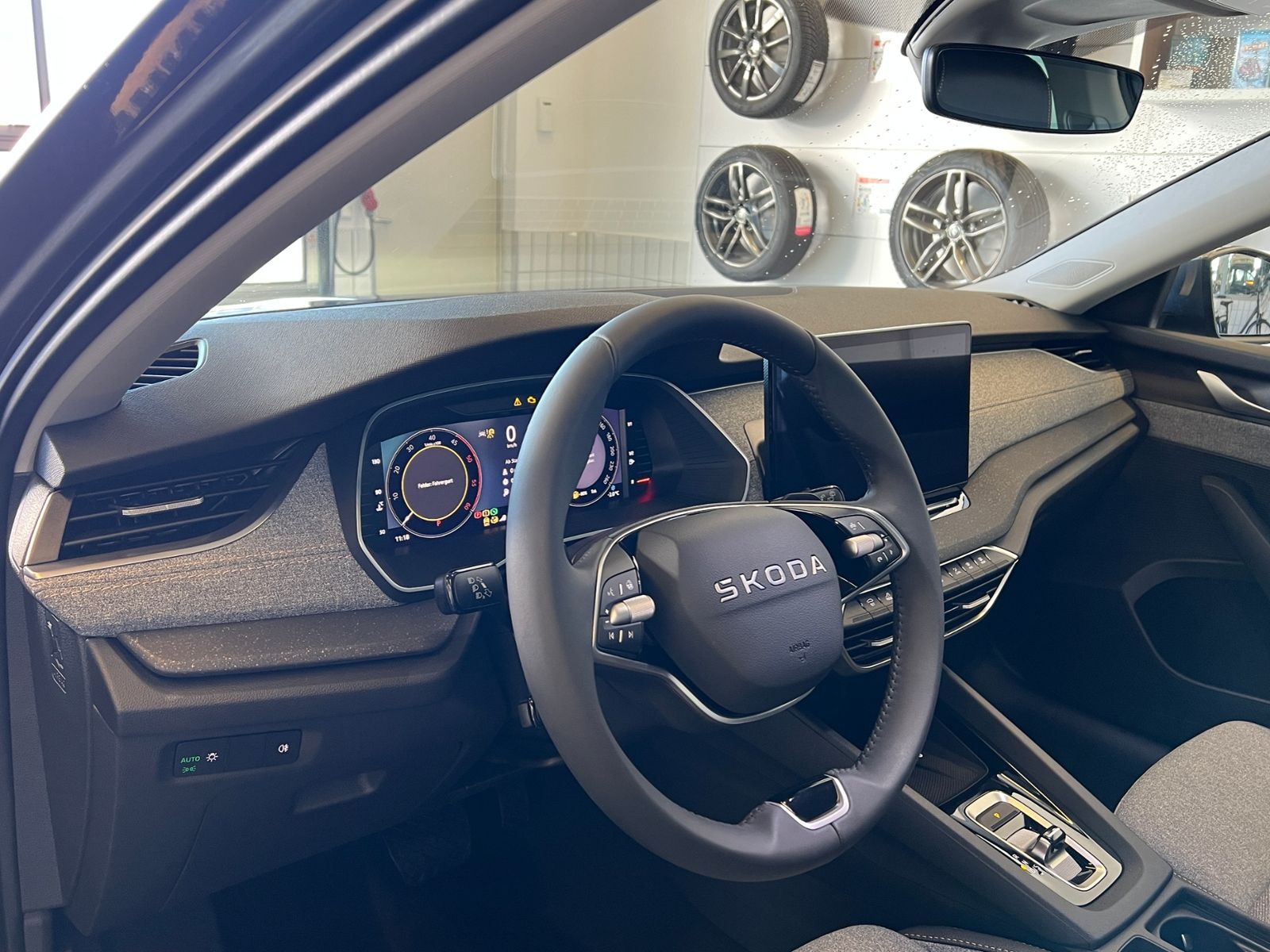 Fahrzeugabbildung SKODA Octavia Combi TOUR 2.0 TDI DSG *AHK, Travel Assi
