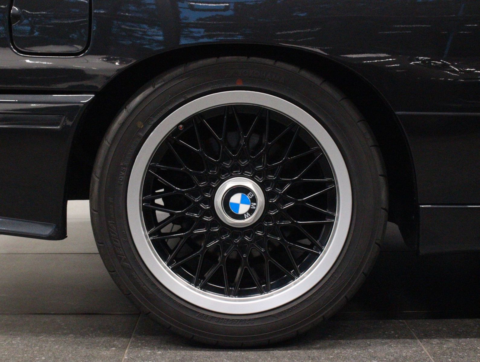 Fahrzeugabbildung BMW M3 2.3 S14 Carbon-Airbox+H-Kennz.+16" BBS