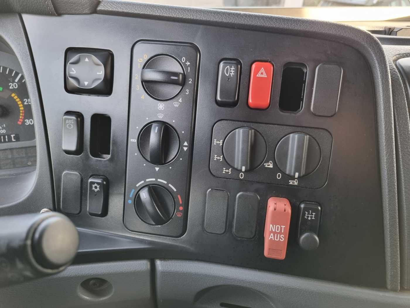 Fahrzeugabbildung Mercedes-Benz Axor 1829 A 4x4 Pritsche/Plane 10 Stück